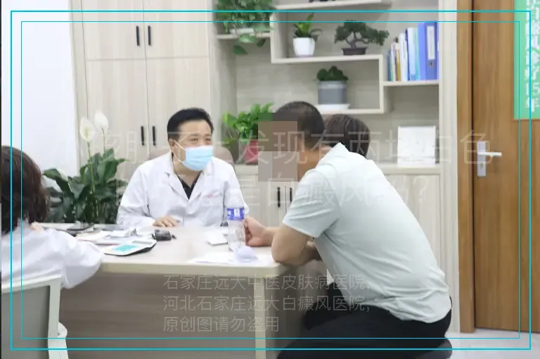 小孩肚子上发现有两块白色的斑点是白癜风吗？
