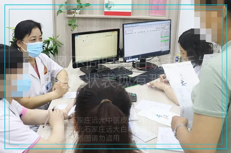 白癜风不同时期白斑和毛发的症状表现有那些